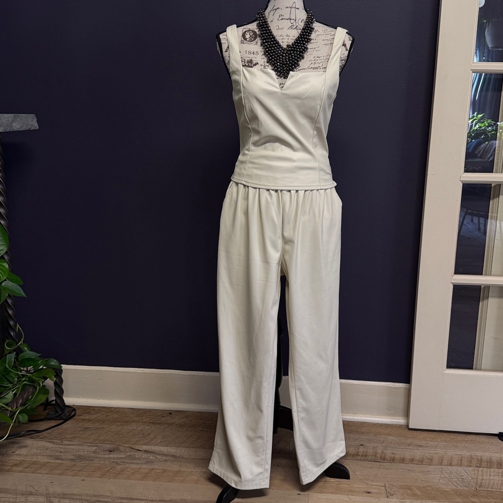 Lucy Paris Cream Set
